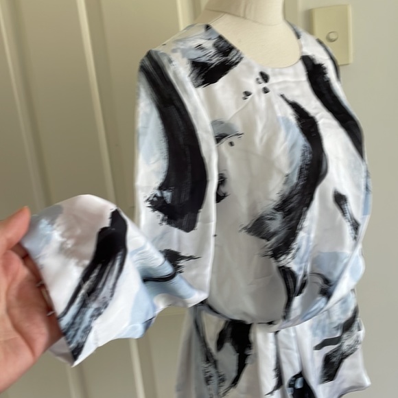 SEDUCE Sz6 blue + black paint splatter slinky top with waist detail - Picture 3 of 10